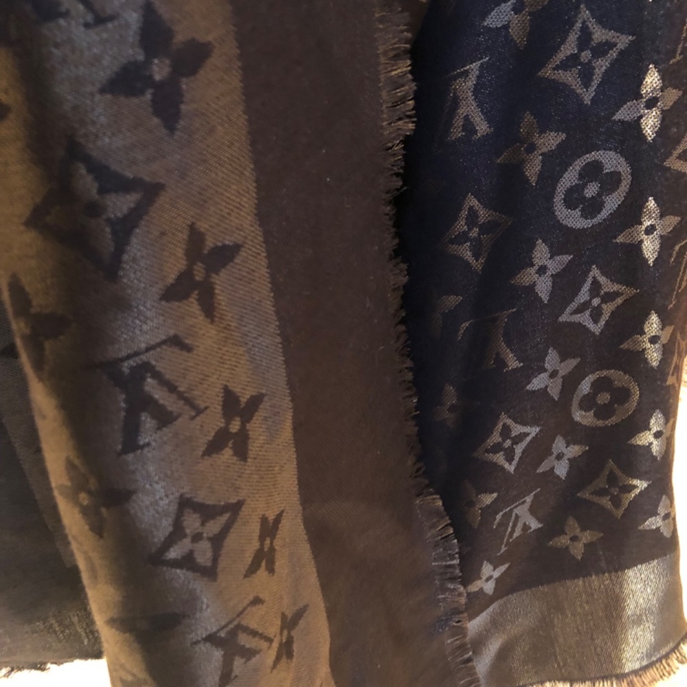 Louis Vuitton brown and gold scarf - Picture 3 of 3